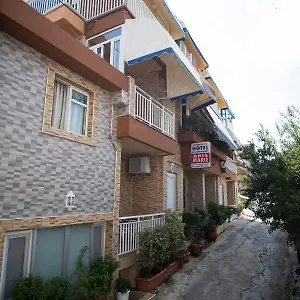 https://aris-marie-apartments.rethymnohotels.net