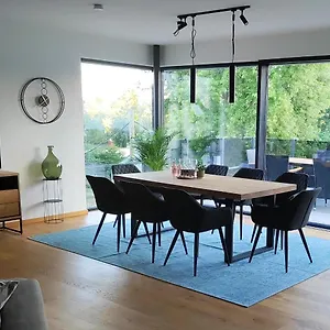 Luxurioeses Penthouse Mit Blick Auf Uno-city Und Dem Kaiserwasser. 3schlafzimmer, 2 Baeder, Privat Lift Ins Apartment